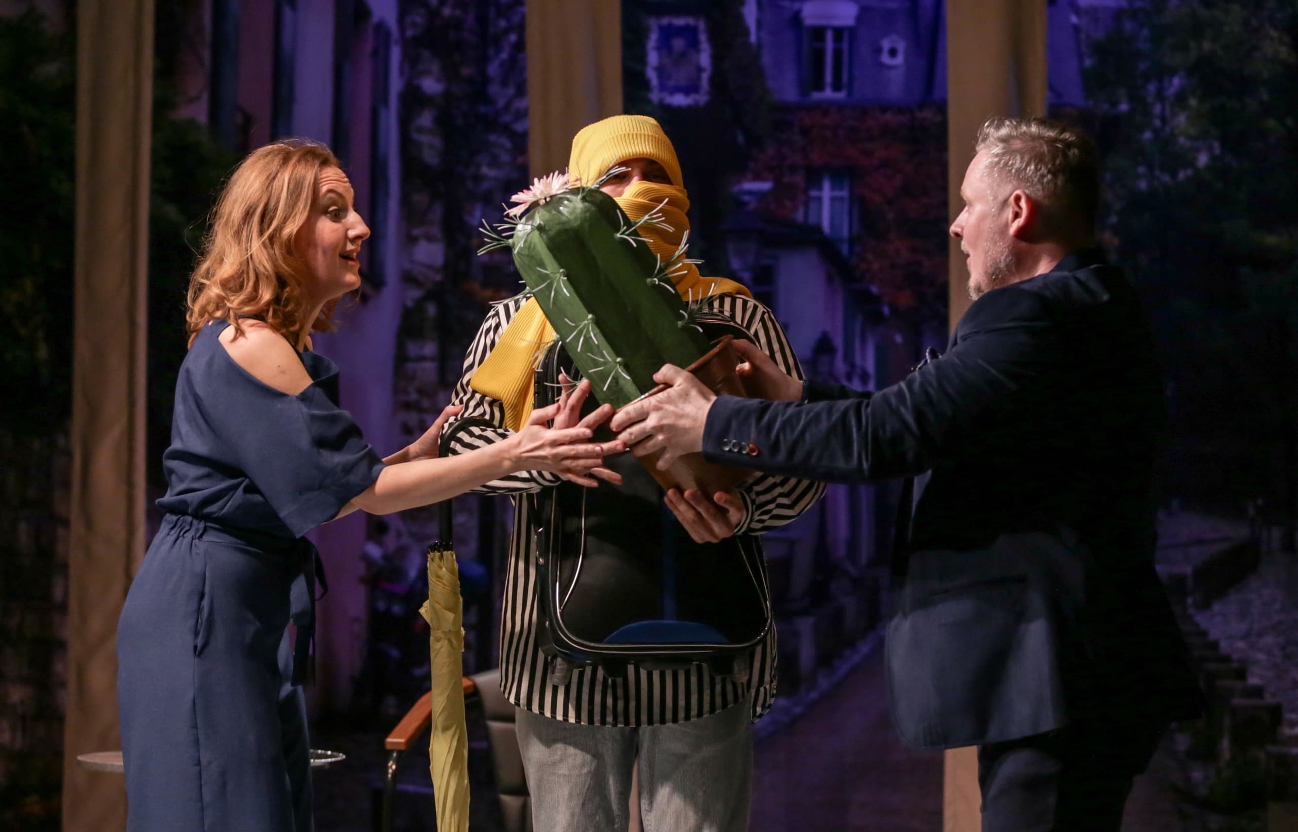 Джоконда с кактусом (Вернадского, 13)