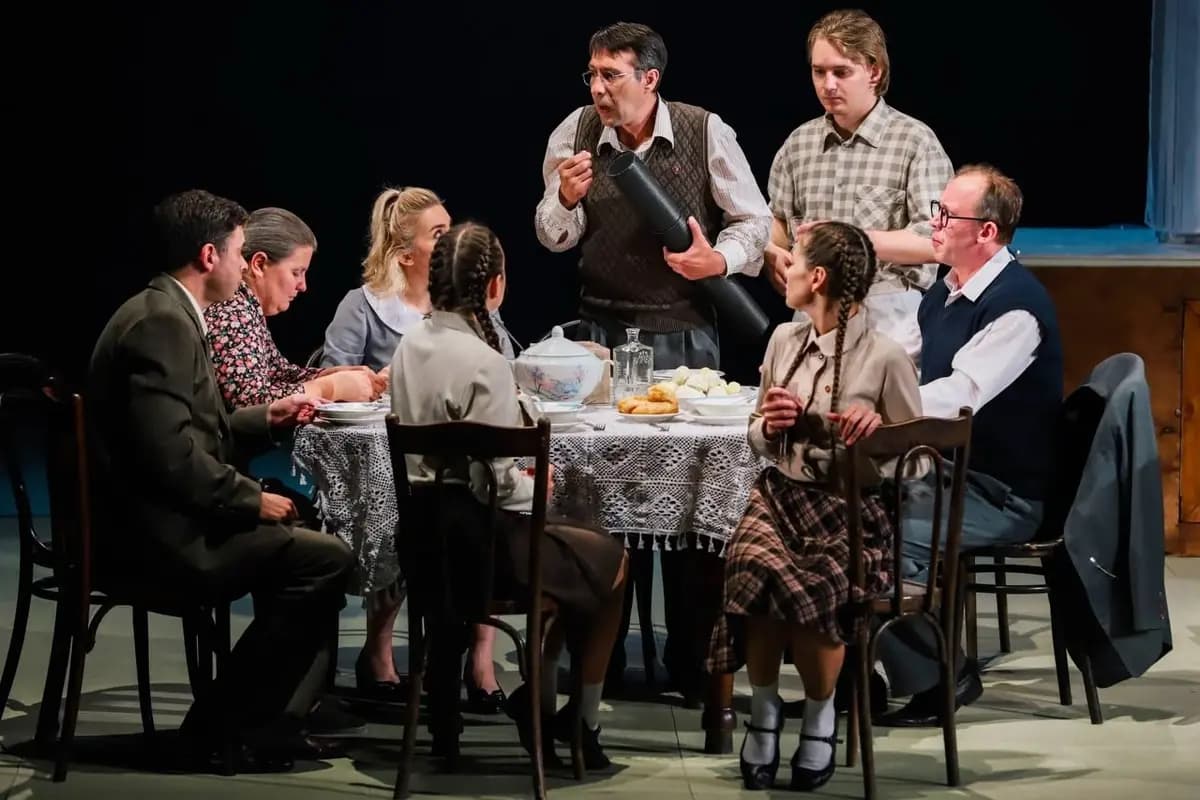 Журавлики-кораблики (Театр драмы)