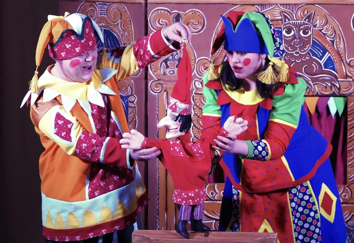 Петрушка и его невеста (Камчатский театр кукол)
