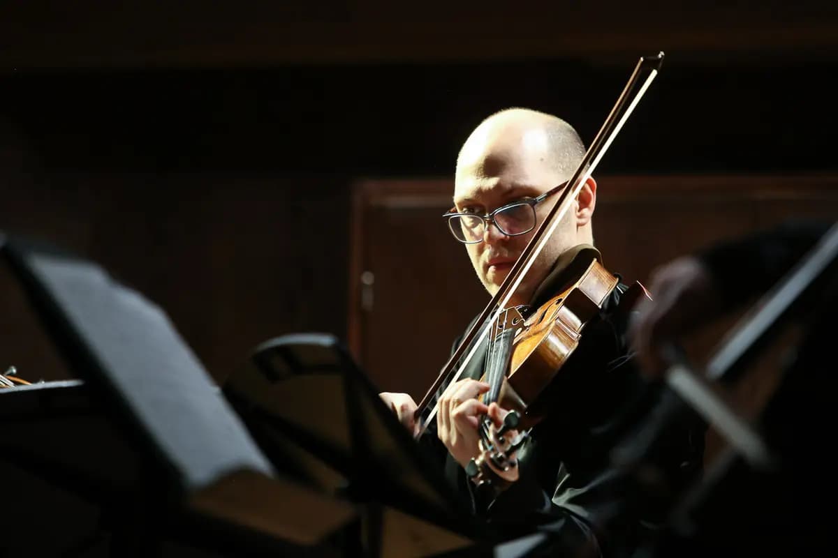 Камерный оркестр и Павел Романенко (Филармония. Концертный зал)