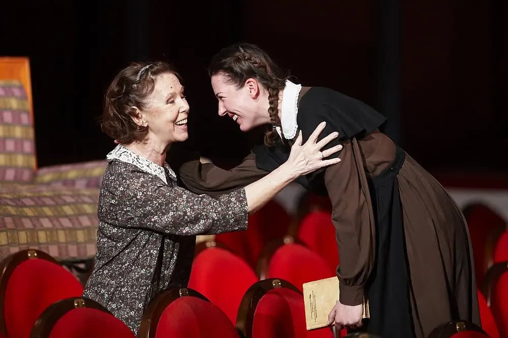 Московский хор (Театр им. Вл. Маяковского. Основная и Малая сцены)