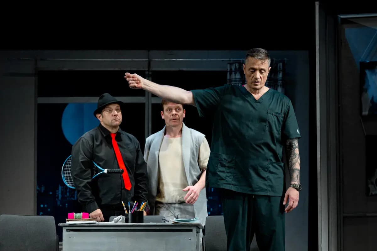 Доктор знает всё (Театр драмы им. Горького)