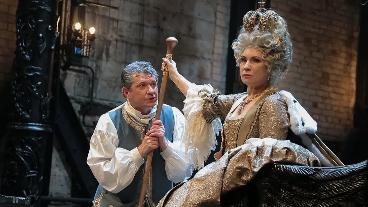 Любовь у трона (Театр Вахтангова. Симоновская сцена)