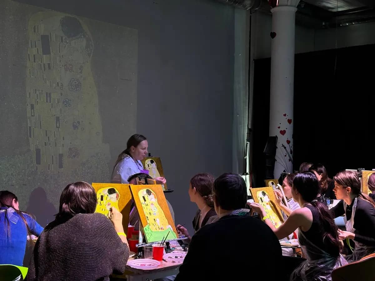 Густав Климт — Поцелуй. Картина с золотой поталью (Люмьер-Холл)