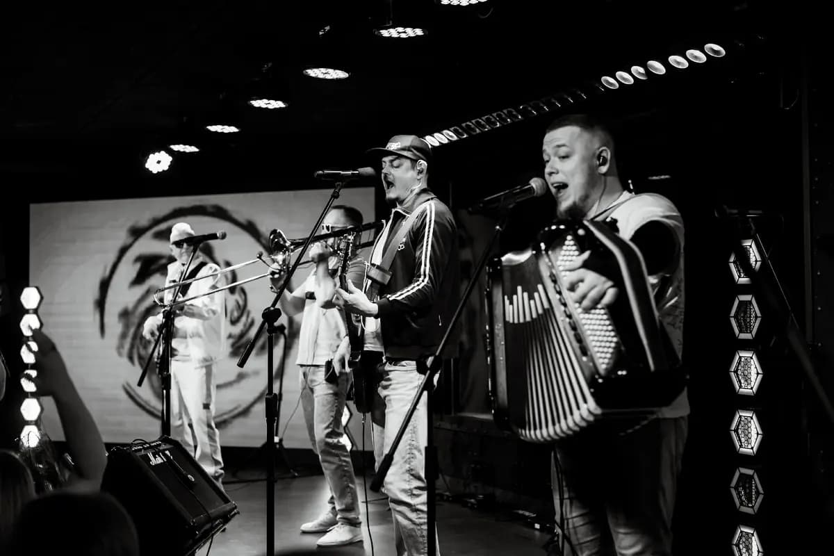 Рви меха — оркестр! (Nirvana)