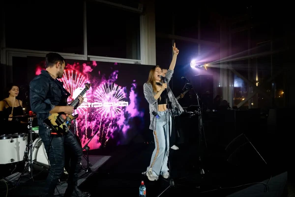 Вечер хитов Dua Lipa (Мумий Тролль Music Bar)