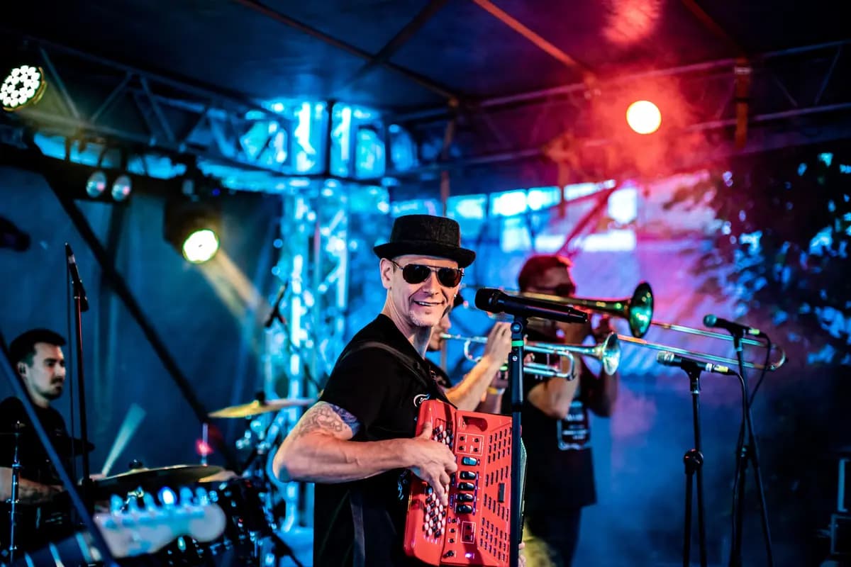 Волга-Волга (Максимилианс)