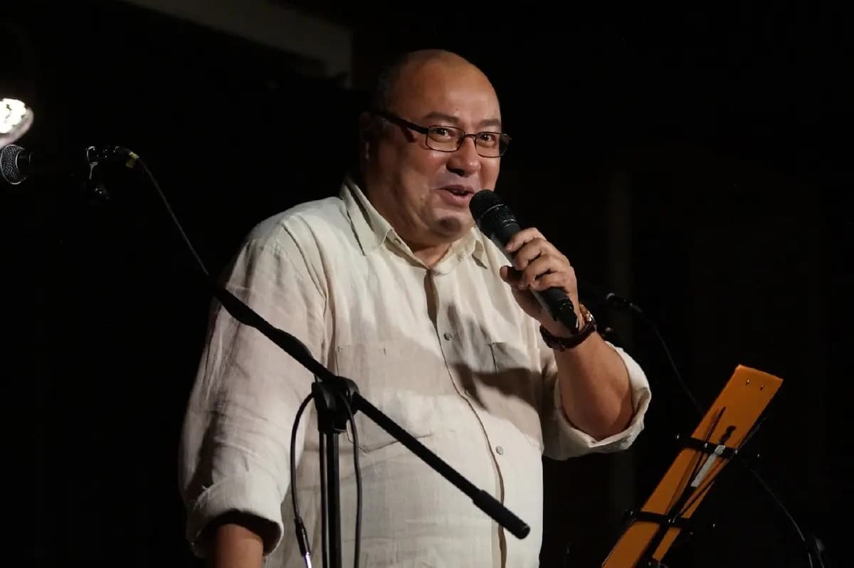 Пока земля ещё вертится (Белый зал Политехнического университета)