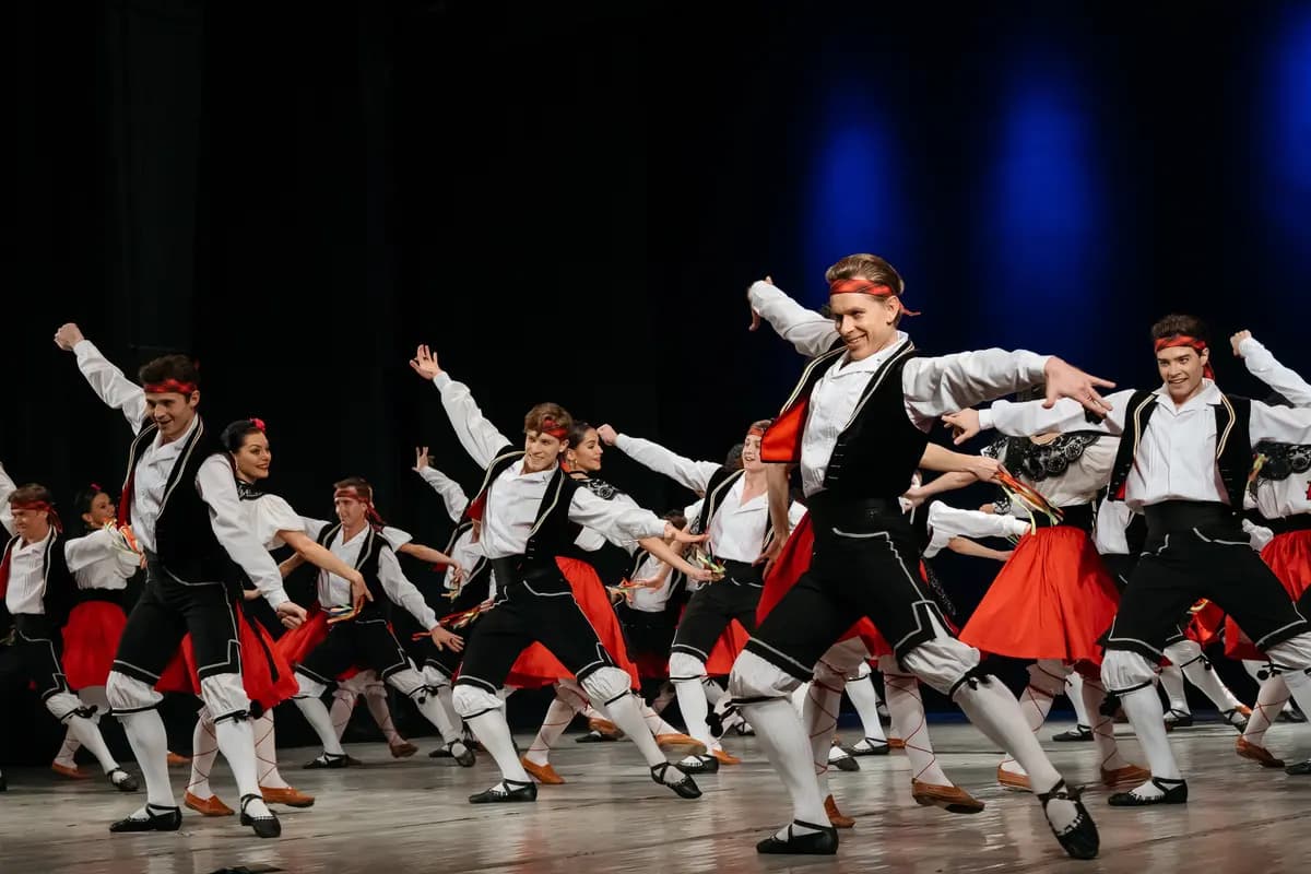 Ансамбль танца им. Игоря Моисеева (Филармония)