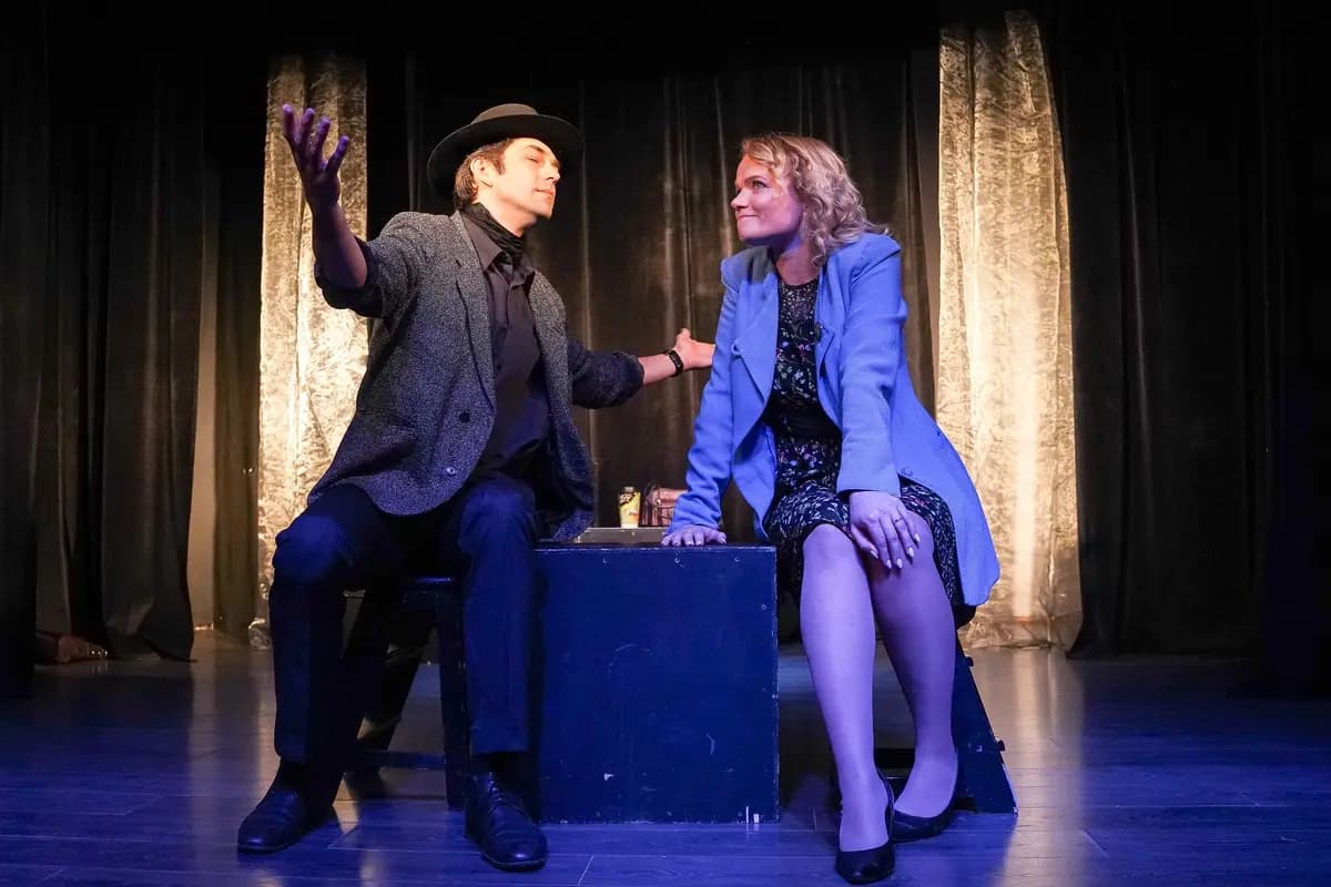 Вверх по лестнице, ведущей вниз (Общественно-культурный центр «На Пушкинской»)