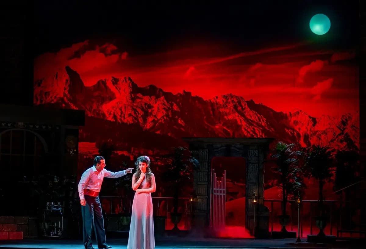 Дикарь (Драматический театр)