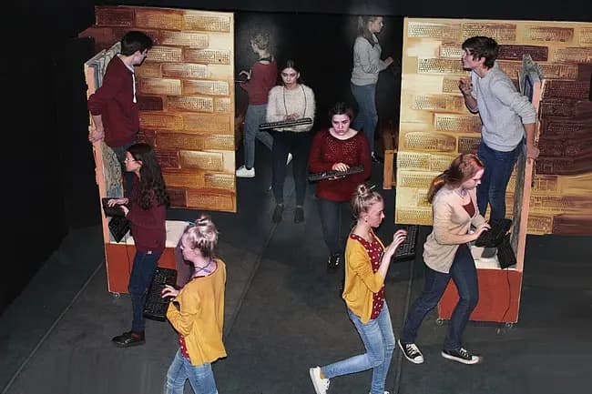 Контакт (Драматический лицейский театр)