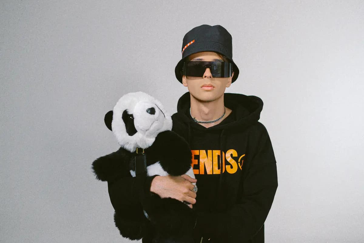 Slava Marlow (Aurora Concert Hall)