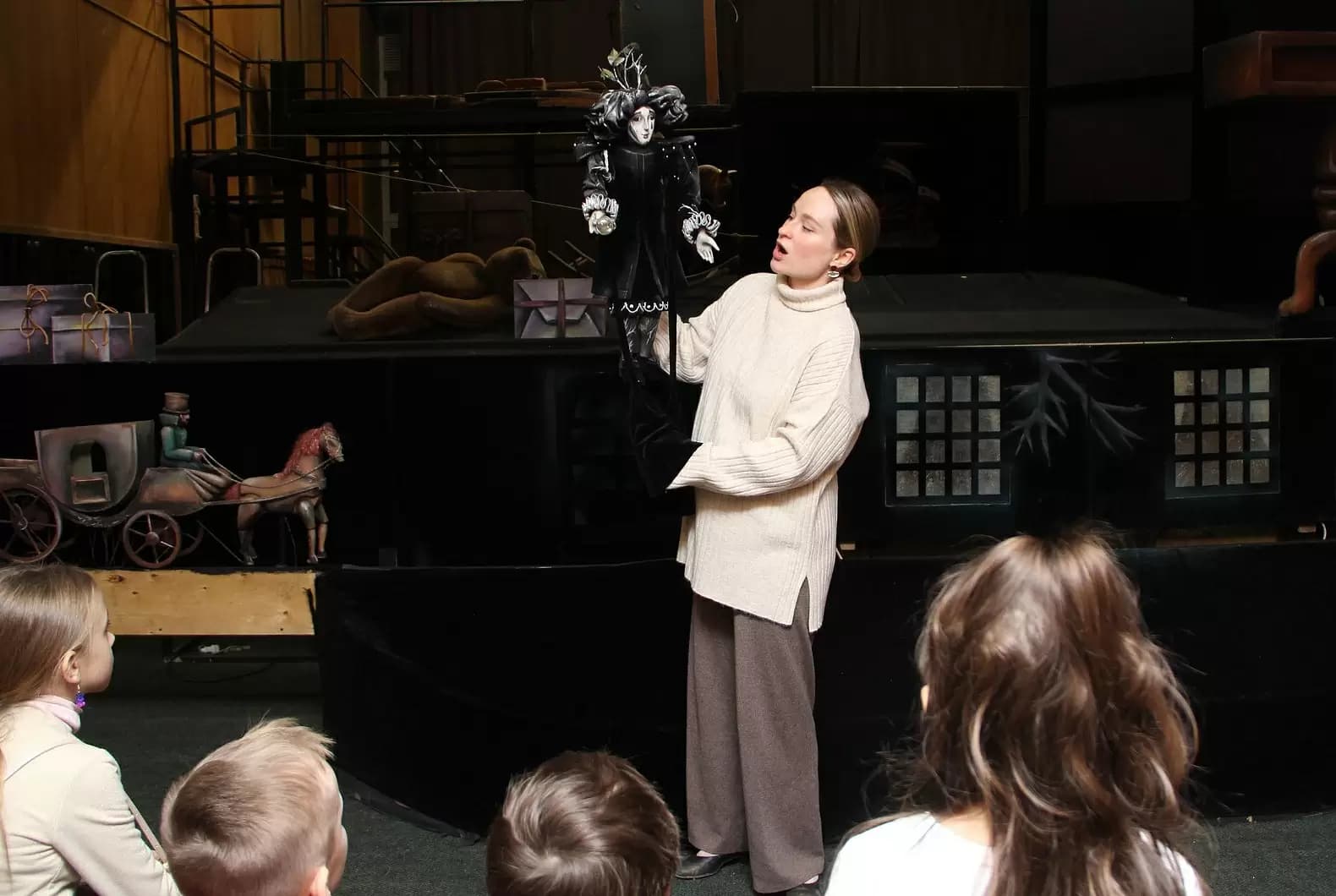 Экскурсия по закулисью (Кукольный театр сказки)