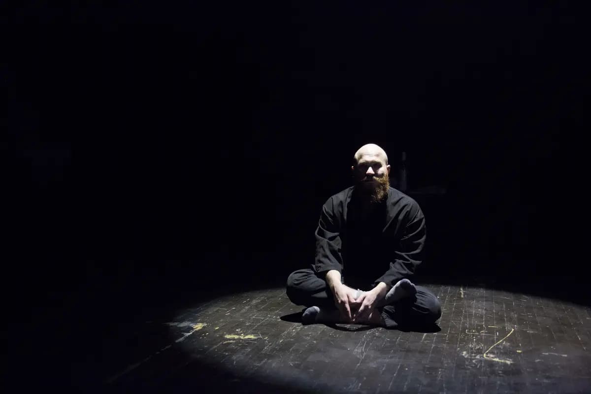 Искусство быть счастливым (Русский драматический театр им. Бестужева)