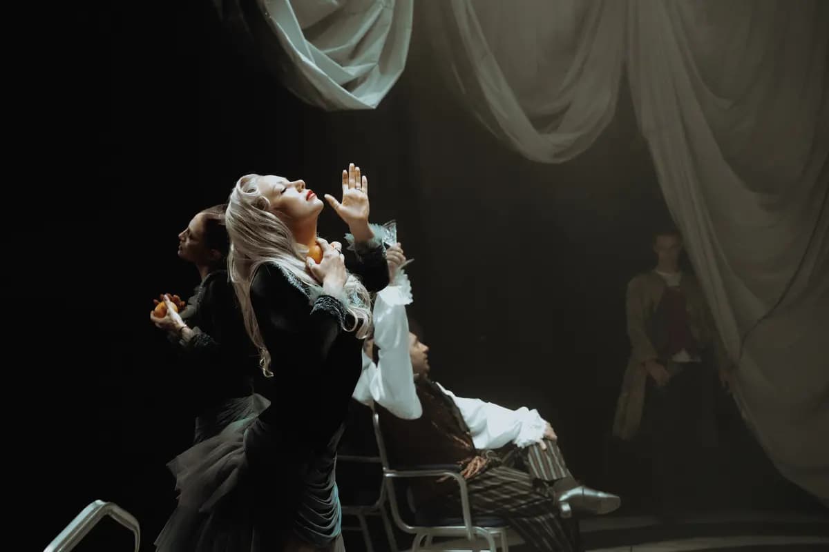 Живые картины (На Плющихе)