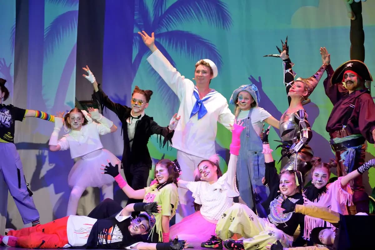 Голубой щенок (Дом молодёжи Василеостровского района)