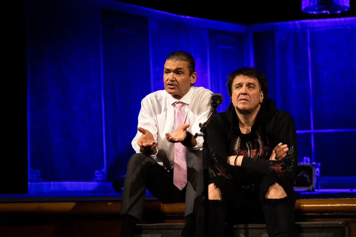 Двое в лифте, не считая текилы