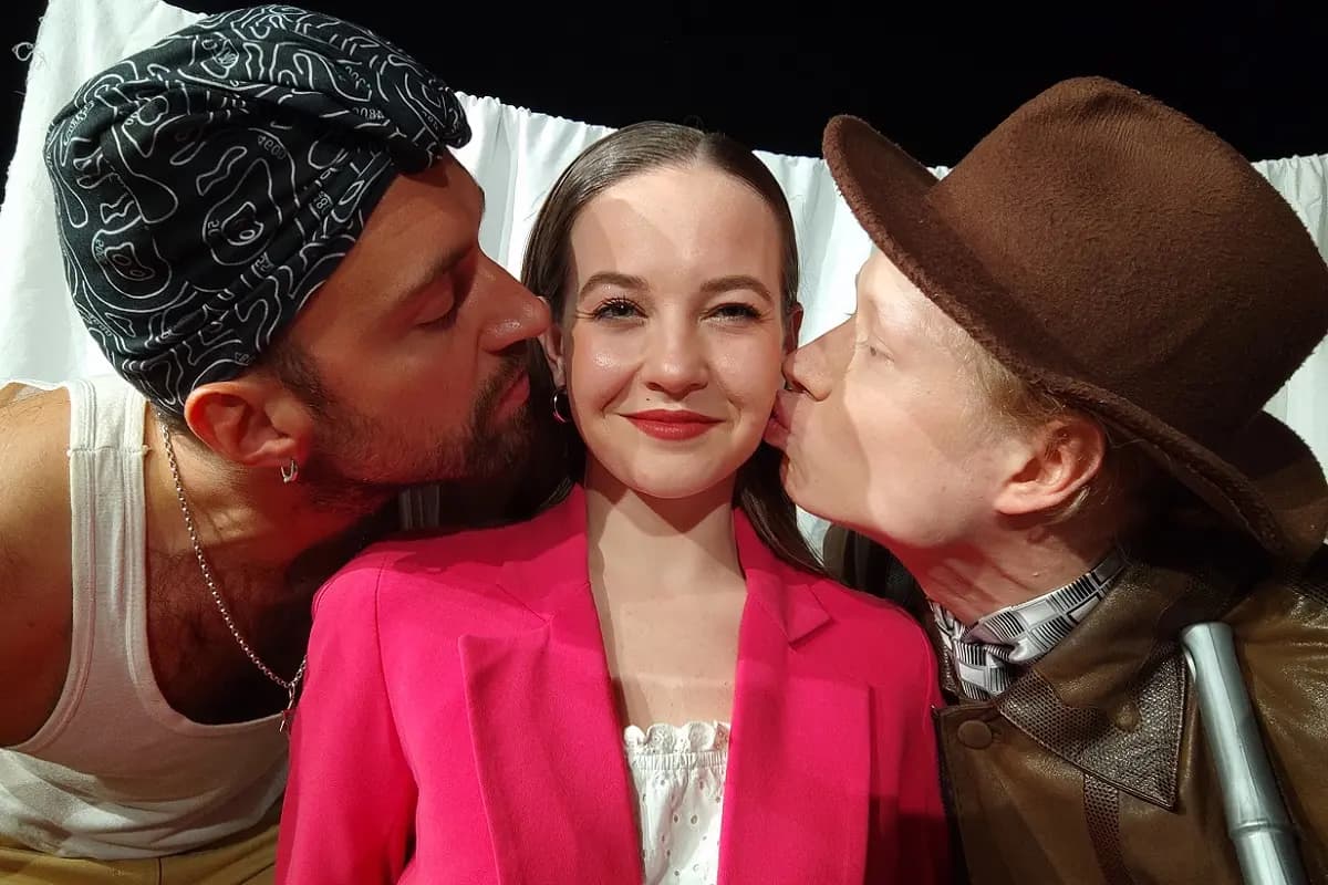 Муж моей жены (Театральный особняк)