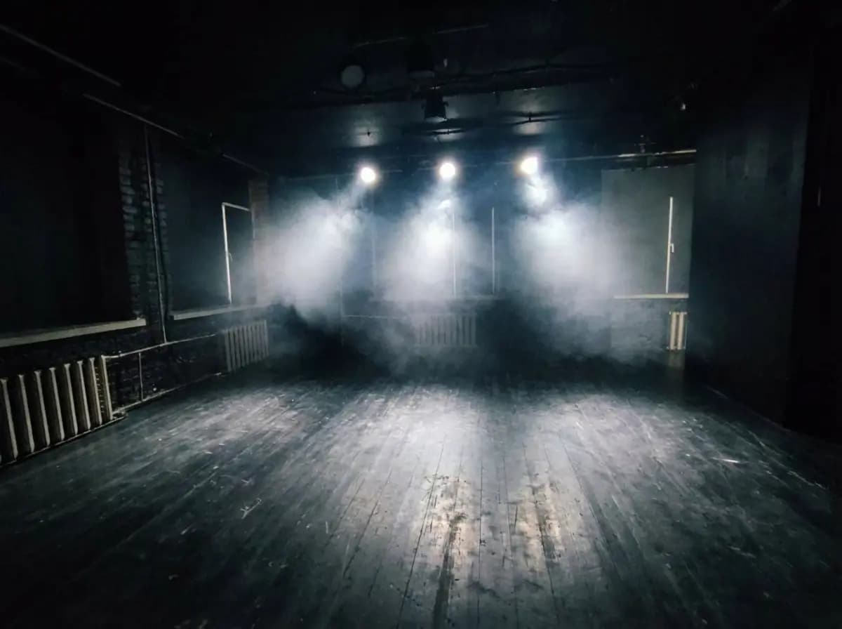 Одной ногой здесь, другой там (Центр современной драматургии)