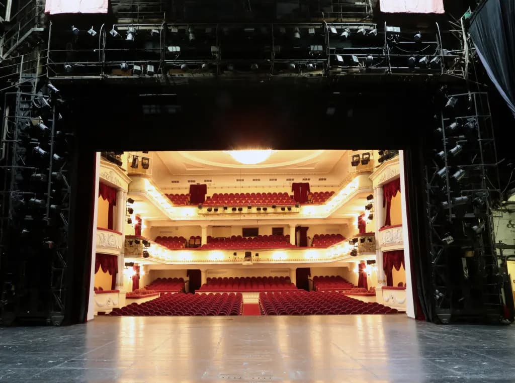 Волшебный мир кулис (Театр им. Пушкина)