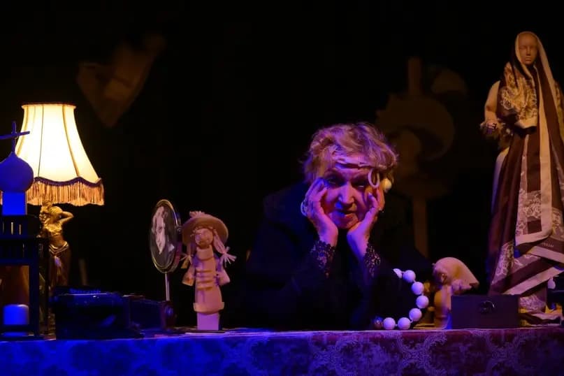 Зеркало для королевы (Театральная квартира)