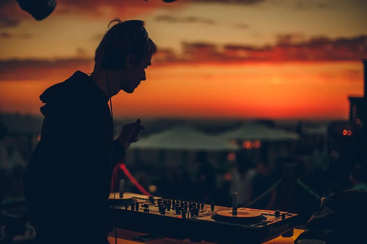 Слияние (Кемпинг-лагерь Zorbland (Силикатные озёра))