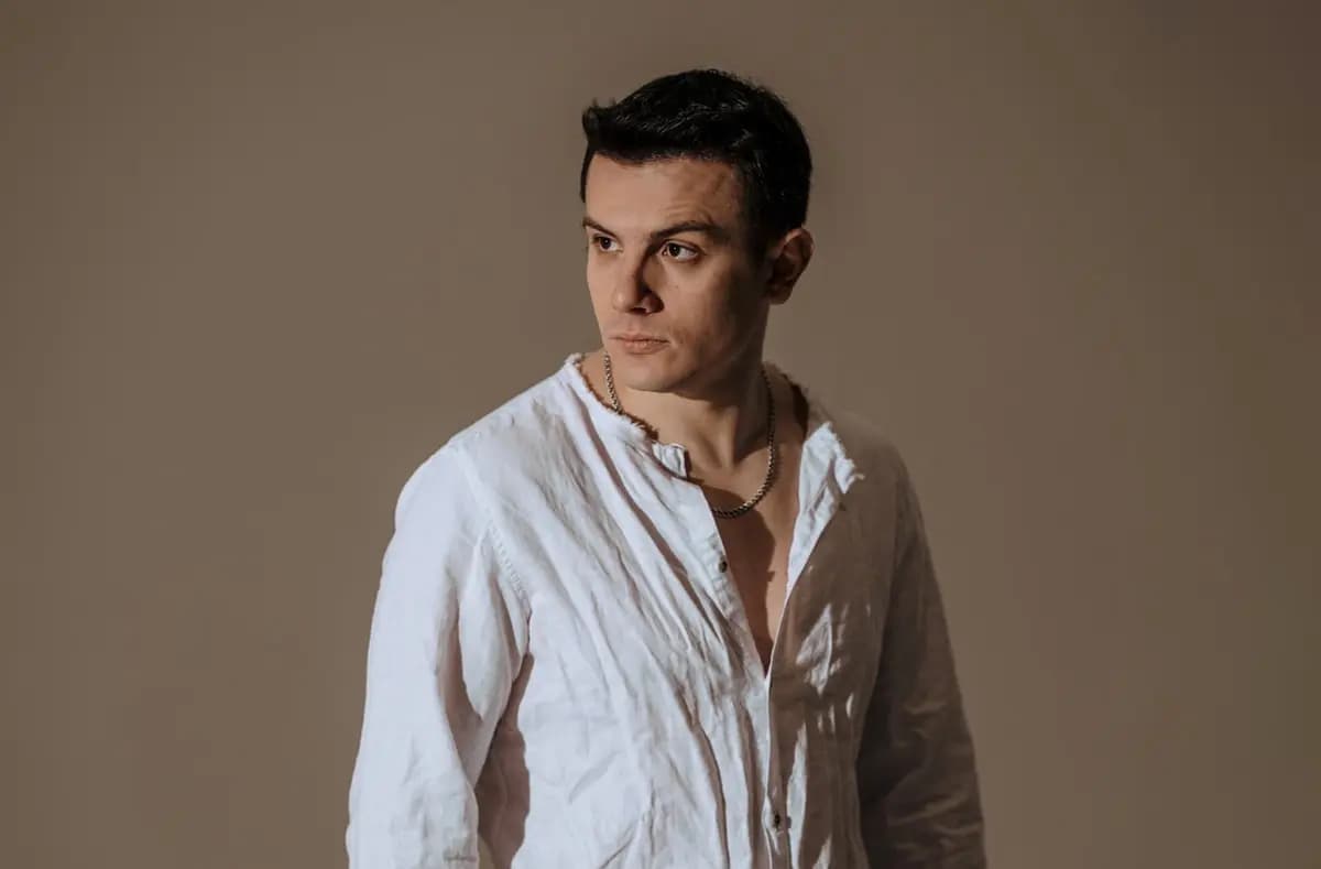 NЮ. Юрий Николаенко (Ледовый дворец)