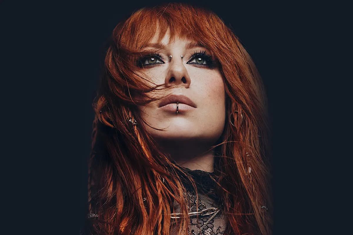 Юлия Савичева (Мумий Тролль Music Bar)