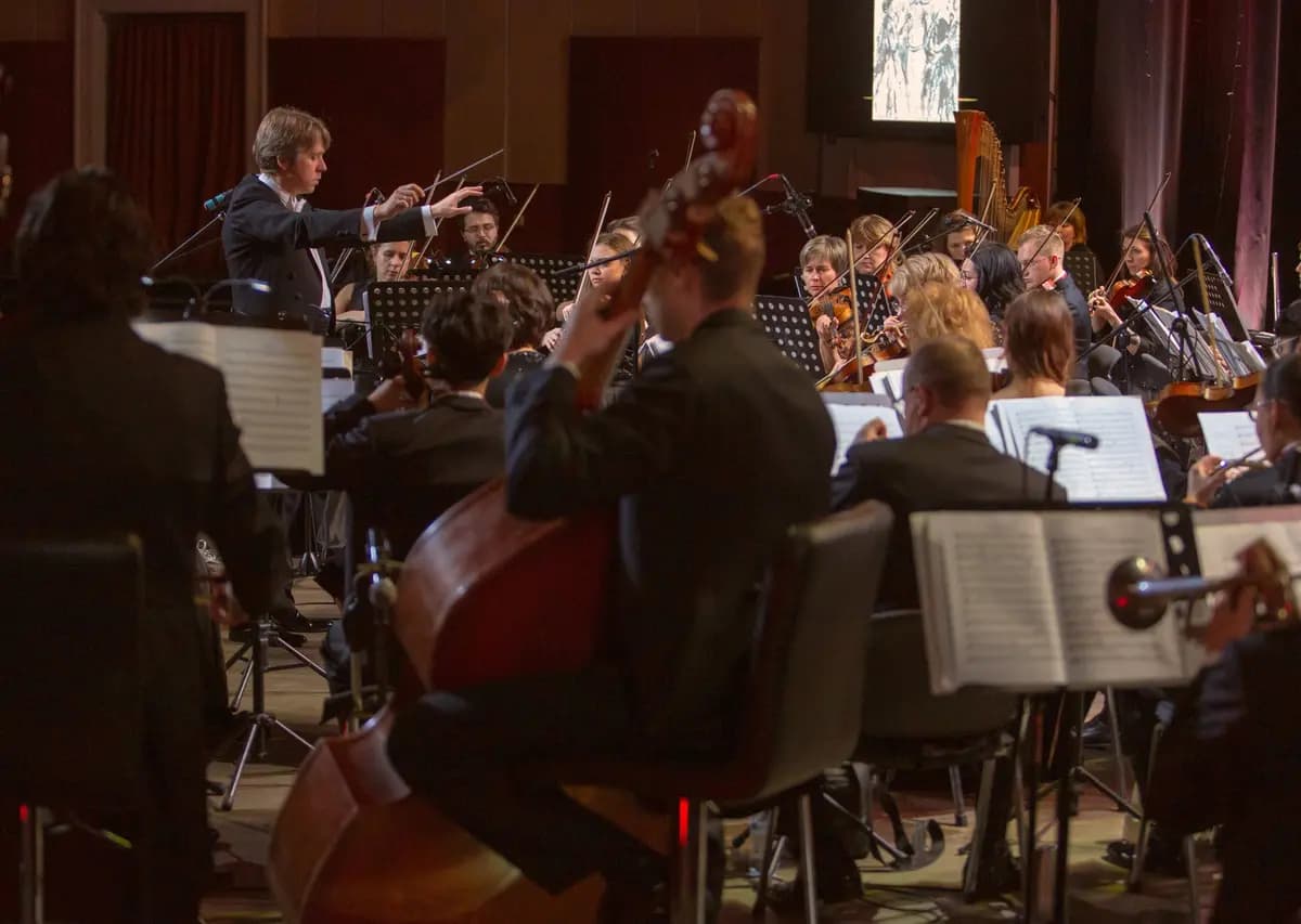 Музыка Битлз, АББА (Колизей)