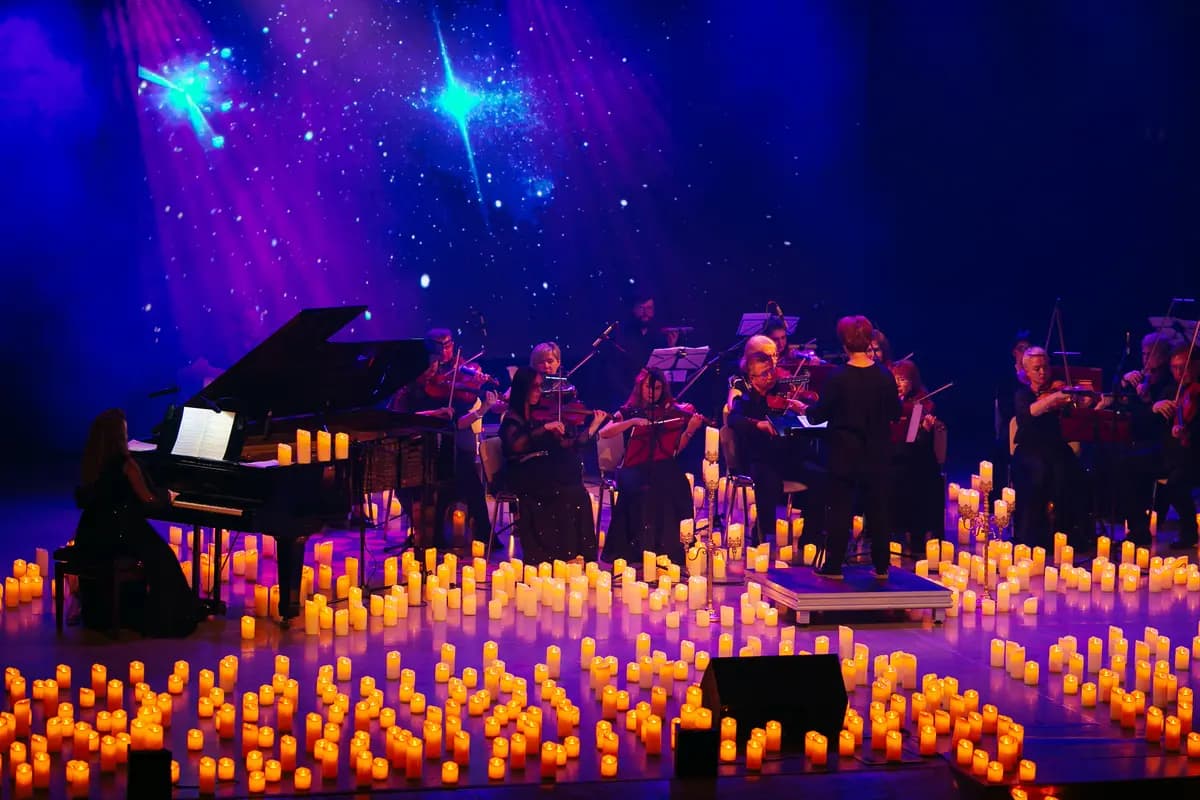 Музыка киношедевров в сиянии тысячи свечей (ДК «Железнодорожник»)