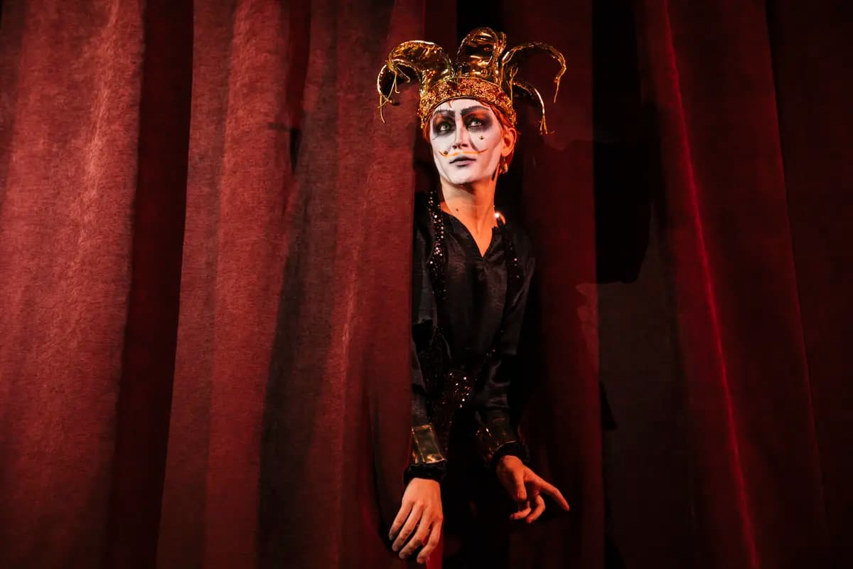 Кабаре «Матрёшка» (Фрегат «Благодать»)