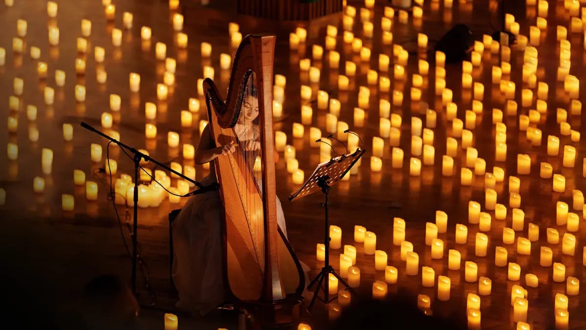 Орган и арфа при свечах (Музей Пушкина)