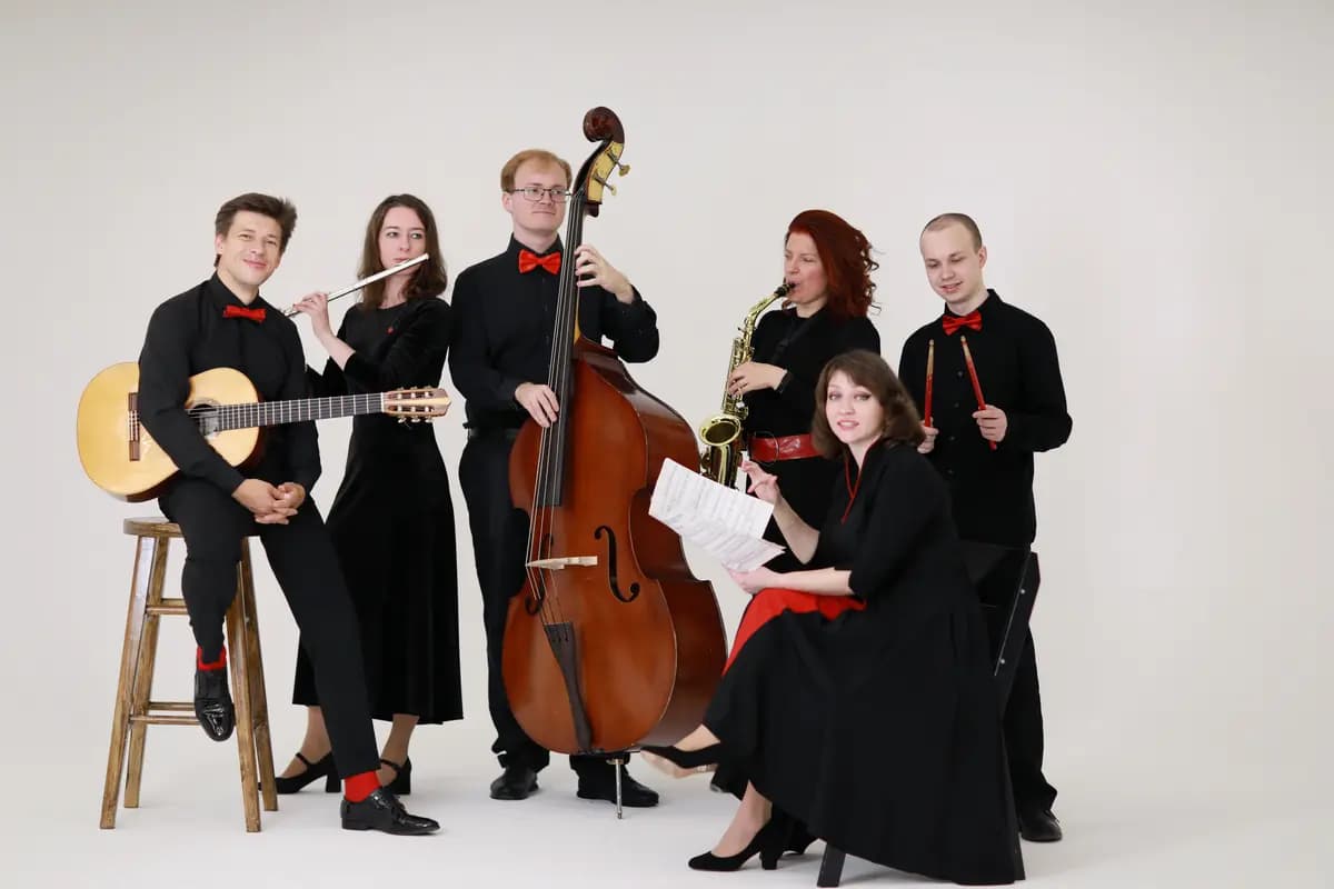 Танго неоновых огней (Галерея Ильи Глазунова)