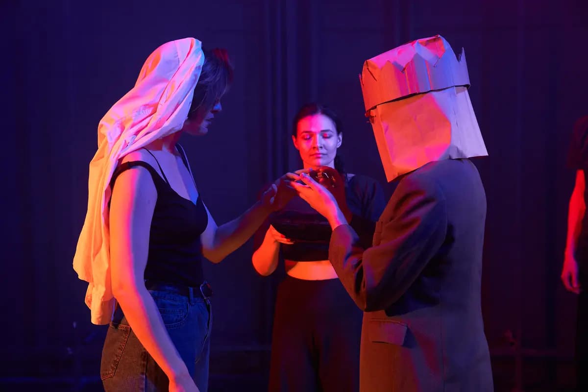 Фам. Истории великих женщин (Театр «Кот»)