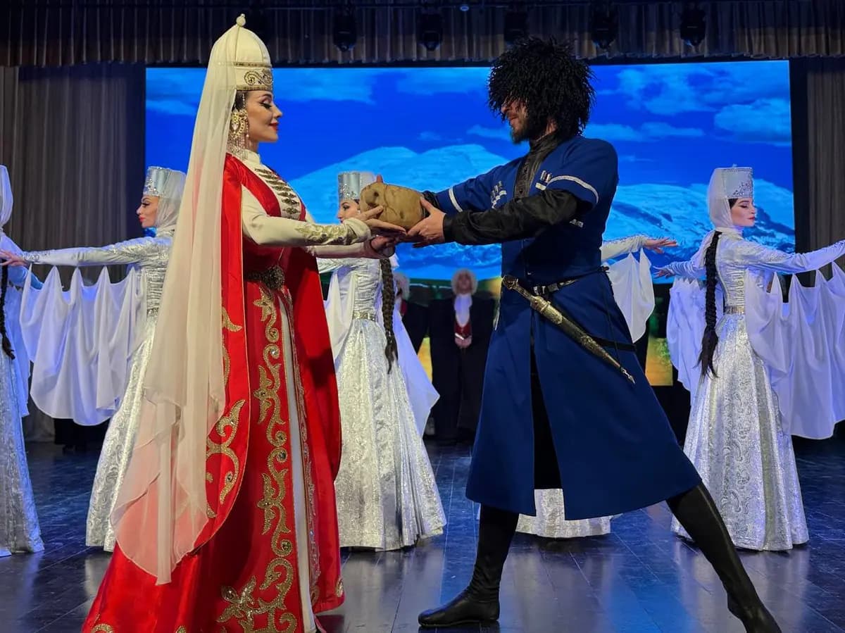 В вихре танца и музыки (Дворец культуры НЭВЗ)