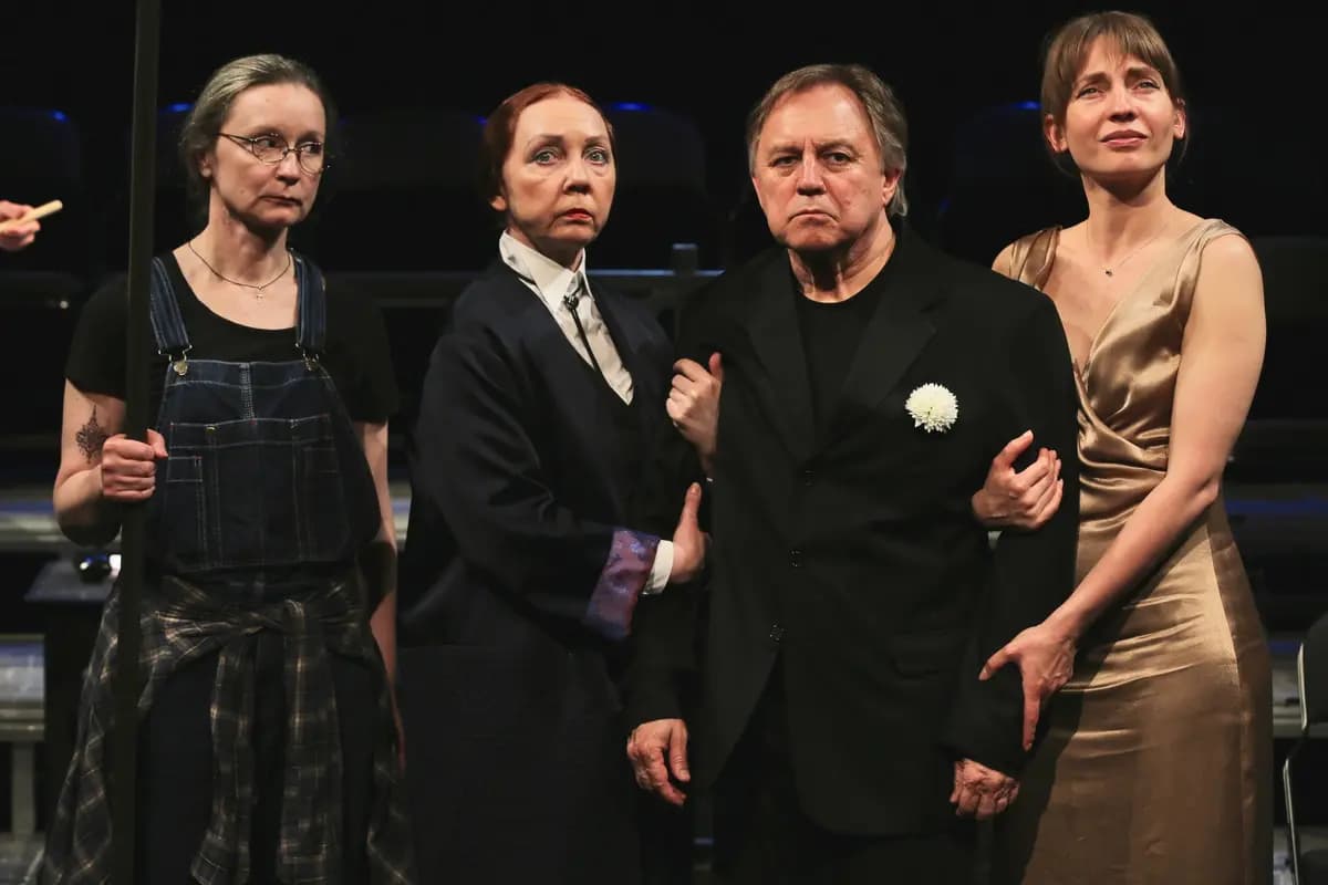 Да здравствует король! (Камерный театр)