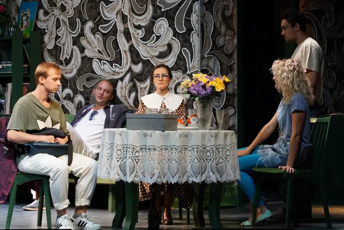 Дорогая Елена Сергеевна (Театр Защитника Отечества)