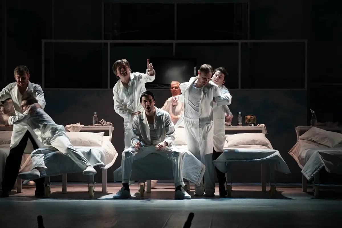 Полёт над гнездом кукушки (Театр драмы им. Горького)