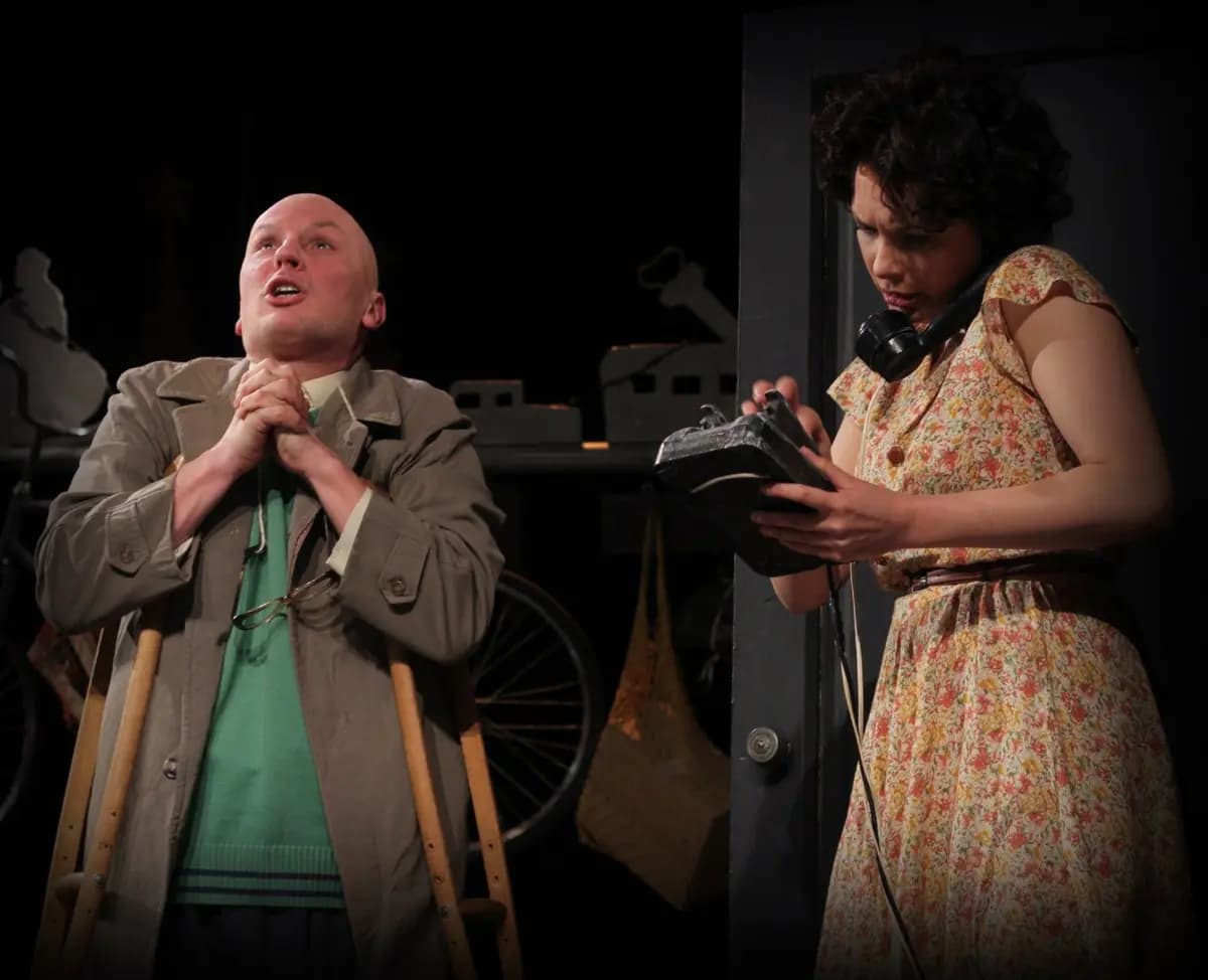 Ю (Небольшой драматический театр)