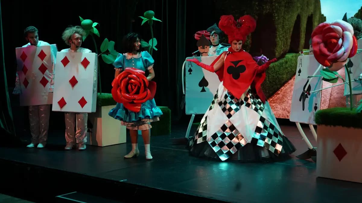 Алиса в стране чудес (Екатерининское собрание)