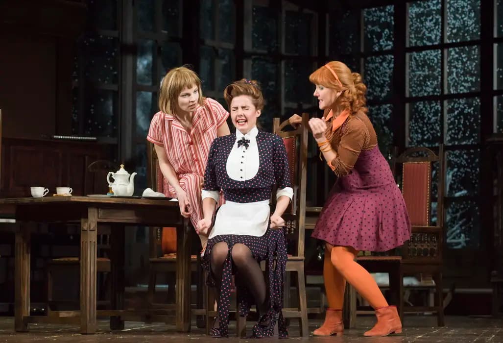 Восемь любящих женщин (Малый театр. Сцена на Ордынке)