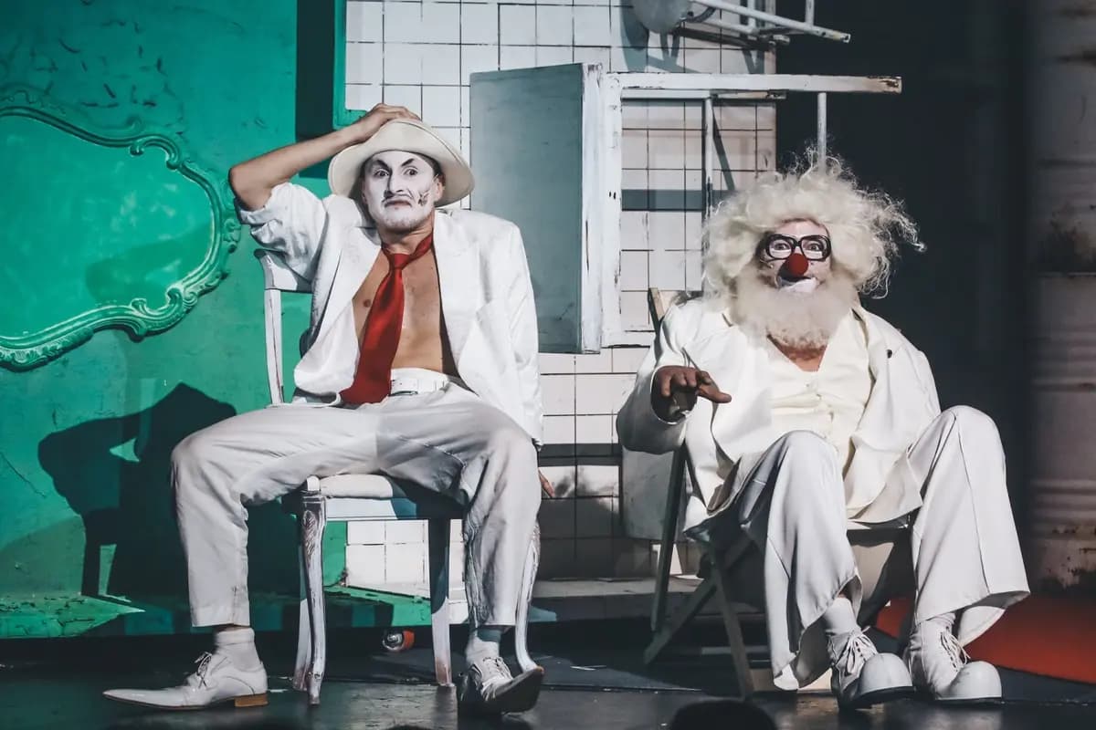 Чёрная кошка, белый кот (Театр на Таганке)