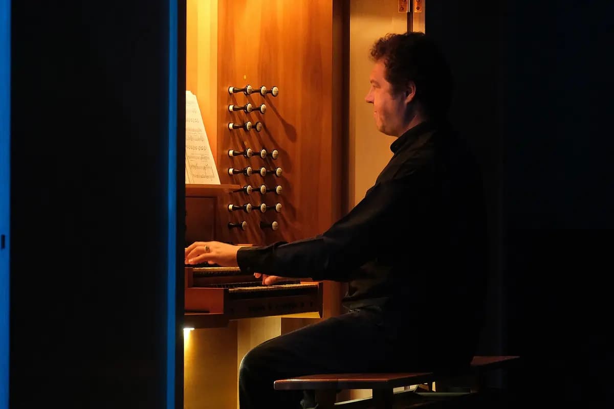 Мост через вечность. Концерт при свечах (Филармония. Органный концертный зал)