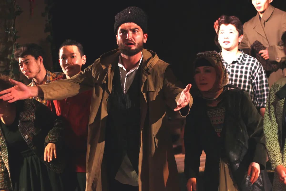 Я, бабушка, Илико и Илларион (Жас Сахна)