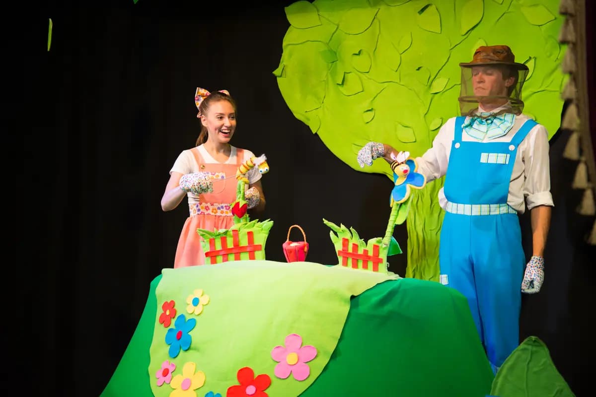 Сказка о том, как Гусеница стала Бабочкой (Жёлтый квадрат)