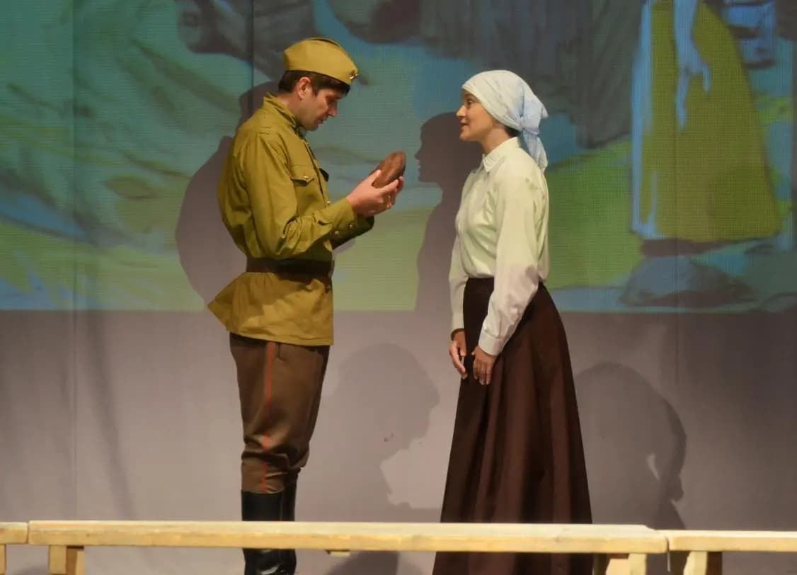 Сказ о русском солдате Иване, фрице Рыжем Лисе и материнском хлебе (На левом берегу)