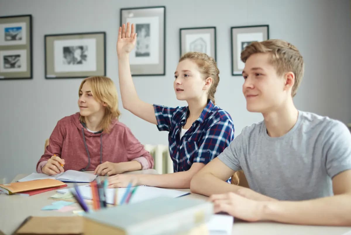 Человек читающий (Детская библиотека)