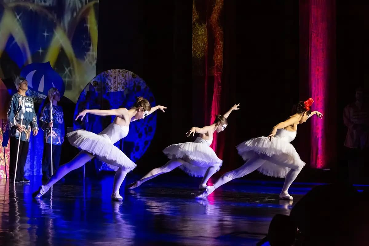 Там на неведомых дорожках