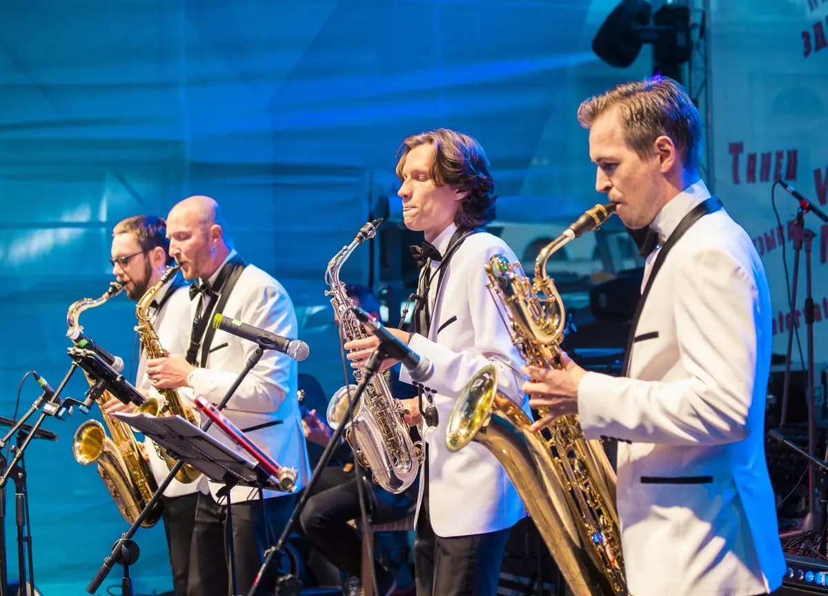 2x2 Saxophone Quartet и Яна Дельмас (Noisy River)